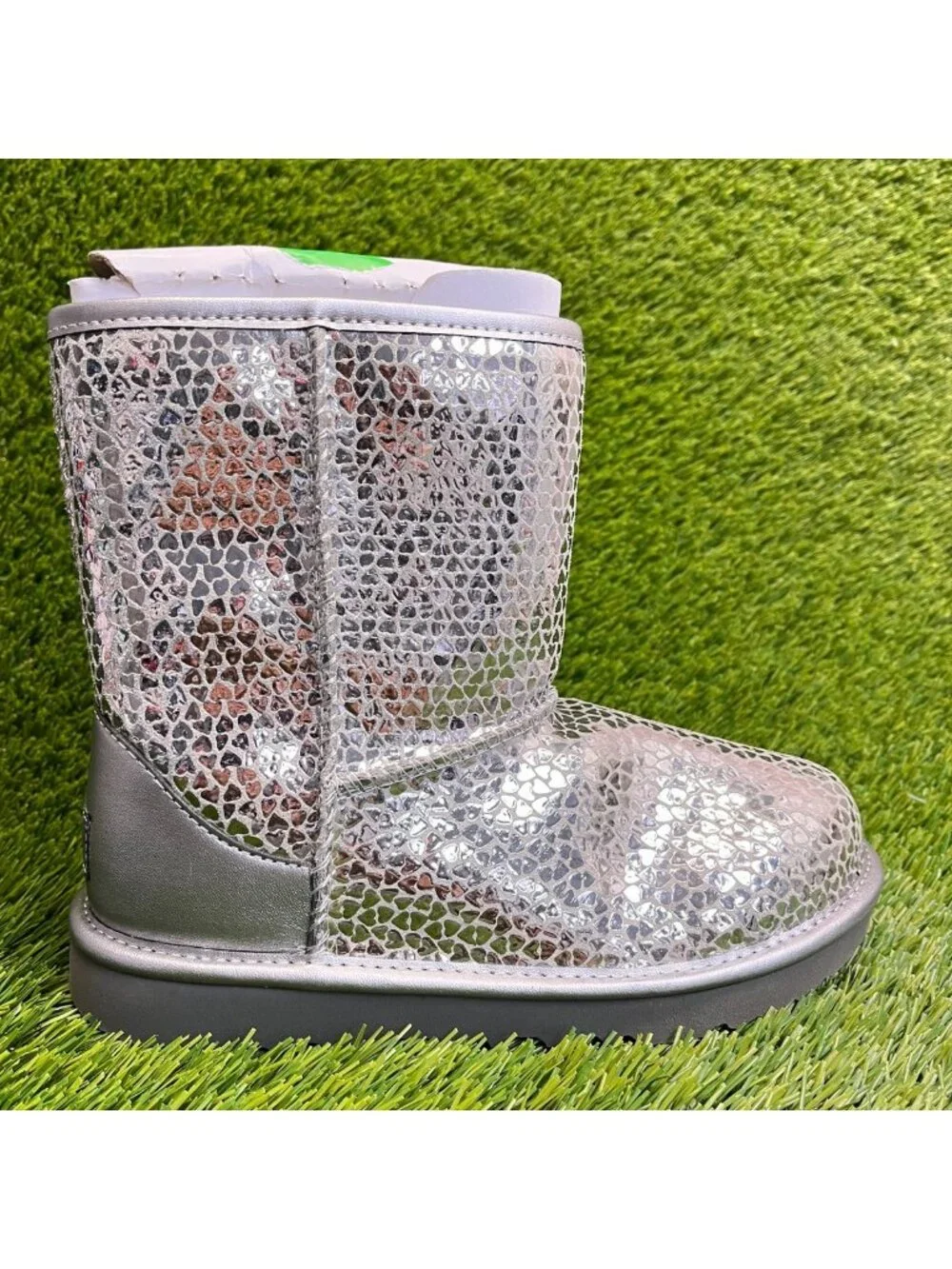 UGG Classic II Gel Hearts Girls Size 4Y Silver Outdoor Pull On Ankle Boots